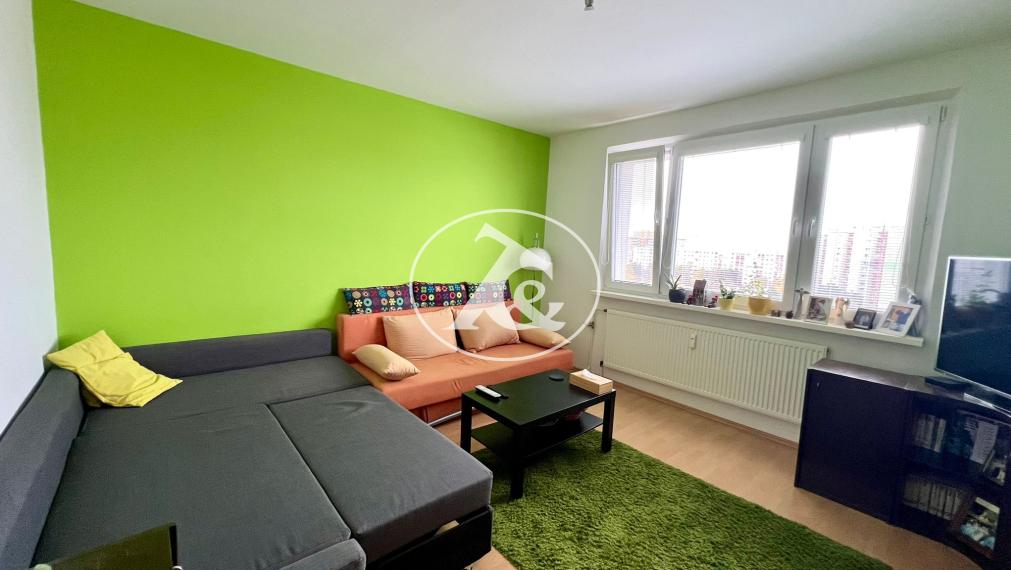 PREDAJ ATRAKTÍVNEHO 3-IZB. BYTU S LOGGIOU V PROSTREDÍ PLNOM ZELENE V BLÍZKOSTI JAZERA DRAŽDIAK(PETRŽALKA-ZNIEVSKA UL)