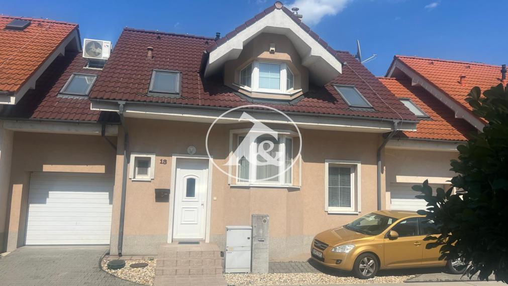 PREDAJ NÁDHERNÉHO 4,5-IZB. 2-PODLAŽNÉHO RODINNÉHO DOMU S GARÁŽOU A ZÁHRADOU V TICHOM PROSTREDÍ (CHORVÁTSKY GROB)