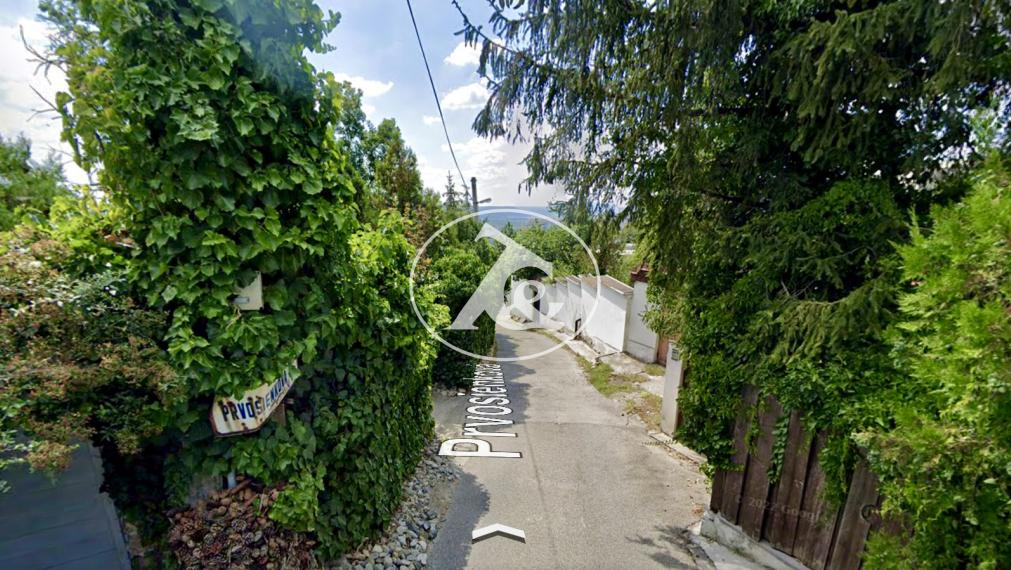 PREDAJ NÁDHERNÉHO POZEMKU SO VŠETKÝMI INŽ. SIEŤAMI A CESTOU, HRADNÝ KOPEC, PRVOSIENKOVA UL