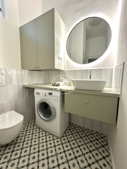 Štýlový, kompletne zrekonštruovaný 3-izbový byt na prenájom v centre Bratislavy – Námestie 1. mája