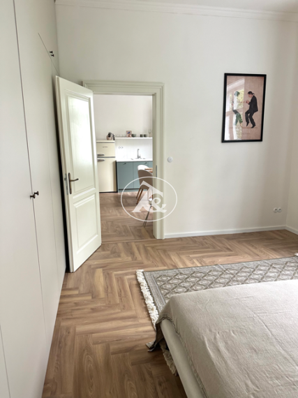 Štýlový, kompletne zrekonštruovaný 3-izbový byt na prenájom v centre Bratislavy – Námestie 1. mája