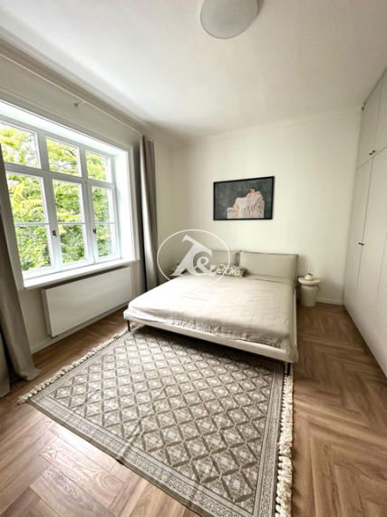 Štýlový, kompletne zrekonštruovaný 3-izbový byt na prenájom v centre Bratislavy – Námestie 1. mája