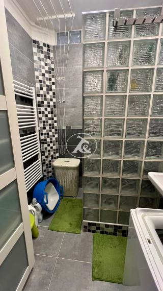 PREDAJ ATRAKTÍVNEHO 3-IZB. BYTU S LOGGIOU V PROSTREDÍ PLNOM ZELENE V BLÍZKOSTI JAZERA DRAŽDIAK(PETRŽALKA-ZNIEVSKA UL)