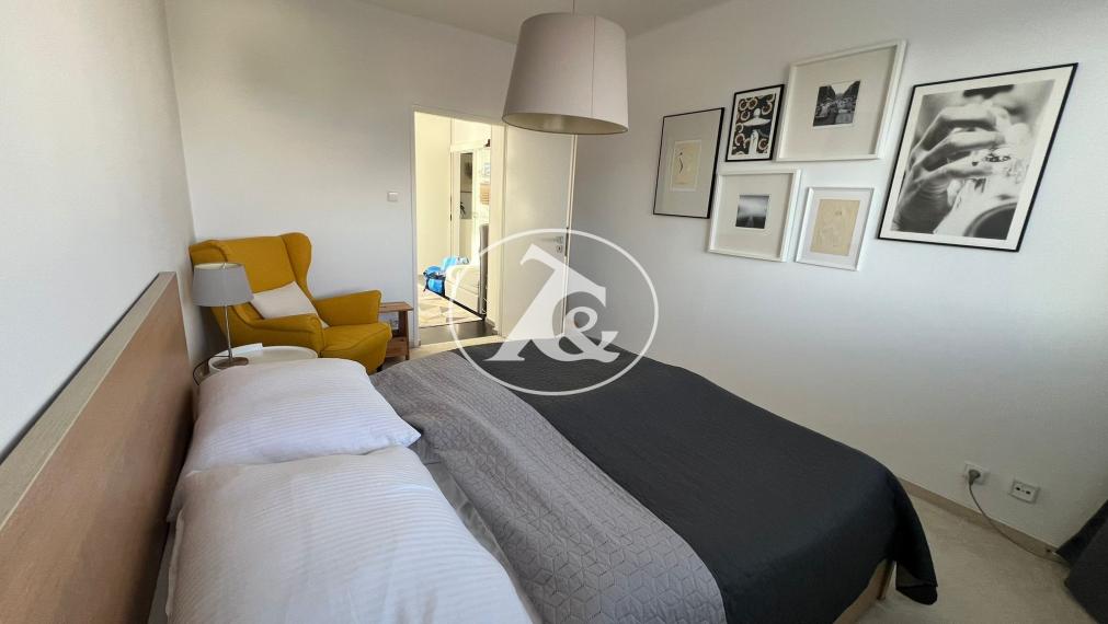 PREDAJ NÁDHERNÉHO 4-IZB. ZREKONŠTRUOVANÉHO BYTU S 2 BALKÓNMI  A VEĽKOU PIVNICOU V PROSTREDÍ PLNOM ZELENE (ULICA PRI BIELOM KRÍŽI)