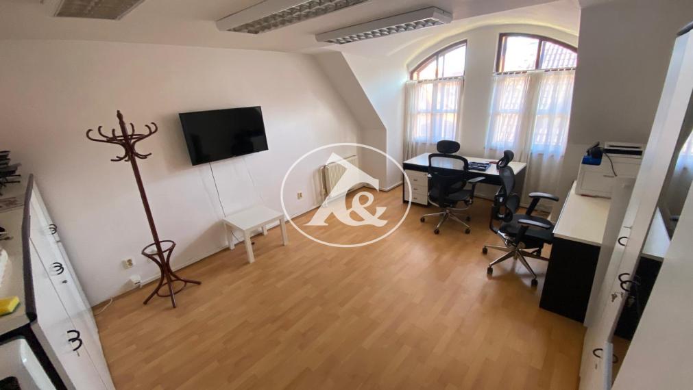 Samostatná kancelária 25 m2 v krásnej budove