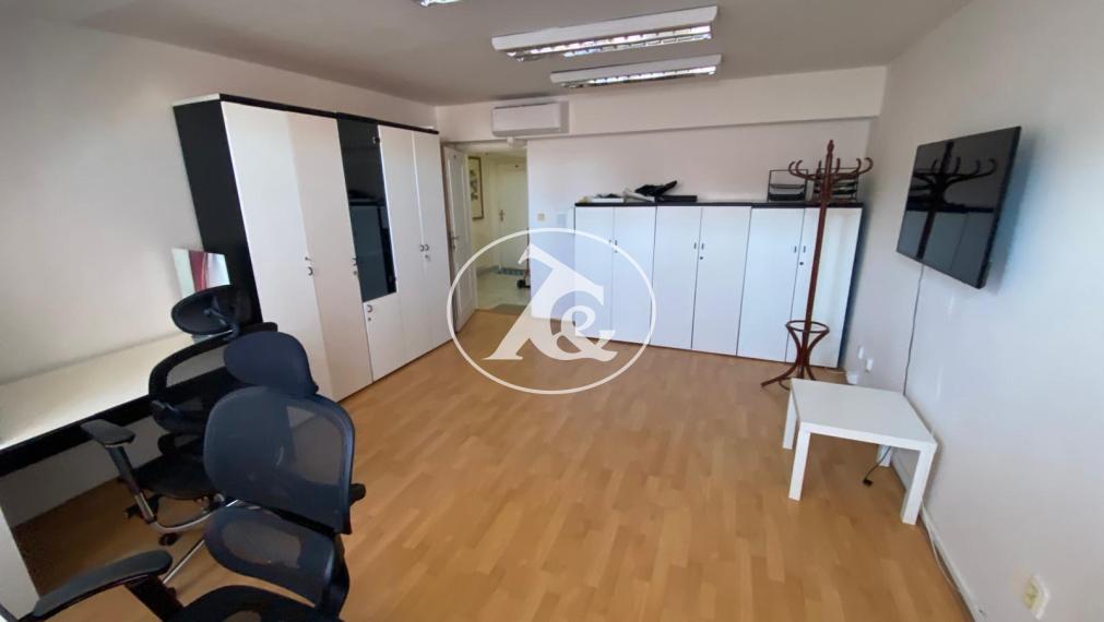 Samostatná kancelária 25 m2 v krásnej budove