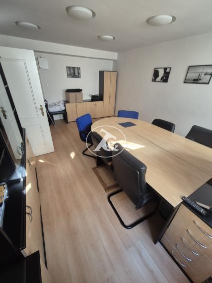 Dve prepojené kancelárie na pešej zóne