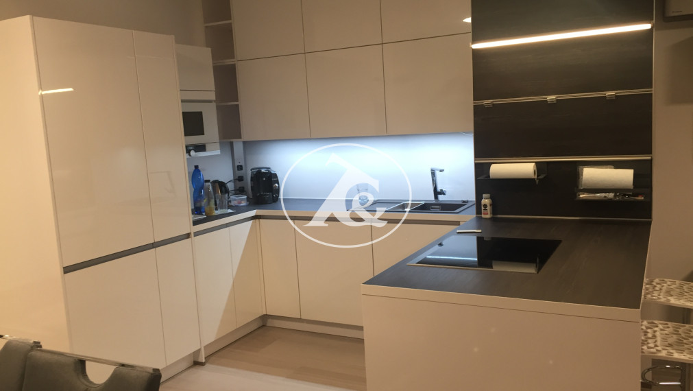 Prenájom štýlového 4-izbového bytu v projekte STEIN s dvomi kúpeľňami a parkovaním