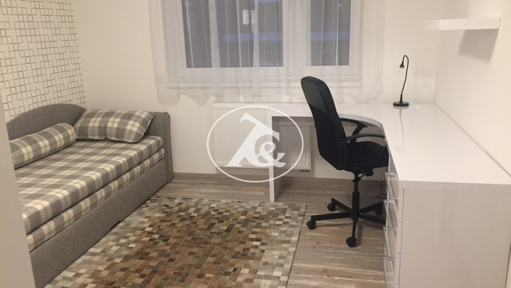 Prenájom štýlového 4-izbového bytu v projekte STEIN s dvomi kúpeľňami a parkovaním