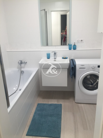 Prenájom štýlového 4-izbového bytu v projekte STEIN s dvomi kúpeľňami a parkovaním