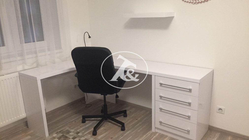 Prenájom štýlového 4-izbového bytu v projekte STEIN s dvomi kúpeľňami a parkovaním