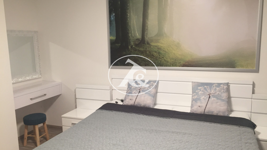 Prenájom štýlového 4-izbového bytu v projekte STEIN s dvomi kúpeľňami a parkovaním