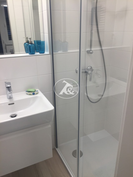 Prenájom štýlového 4-izbového bytu v projekte STEIN s dvomi kúpeľňami a parkovaním