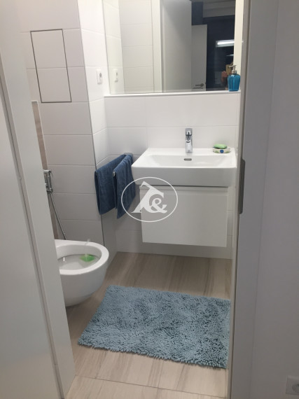 Prenájom štýlového 4-izbového bytu v projekte STEIN s dvomi kúpeľňami a parkovaním