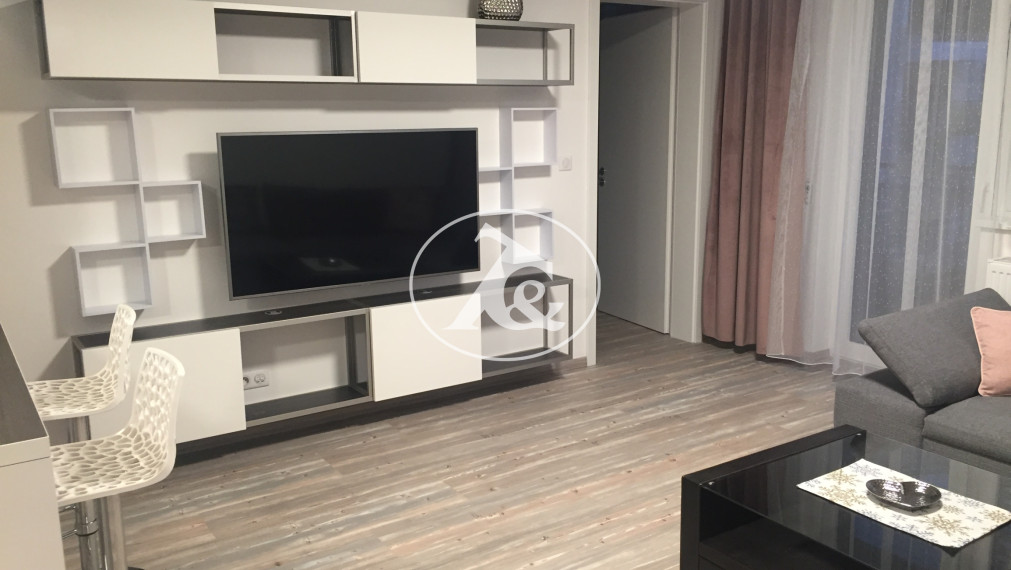 Prenájom štýlového 4-izbového bytu v projekte STEIN s dvomi kúpeľňami a parkovaním