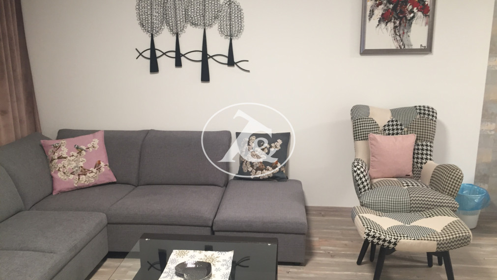 Prenájom štýlového 4-izbového bytu v projekte STEIN s dvomi kúpeľňami a parkovaním