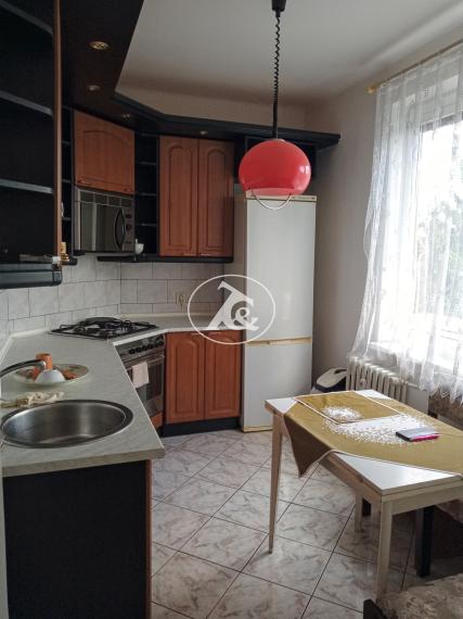 PRÍJEMNÝ 2-IZB.BYT, TEHLOVÝ DOM, NEPRECHODNÉ IZBY, KÚPOU VOĽNÝ, HANÁCKA UL.