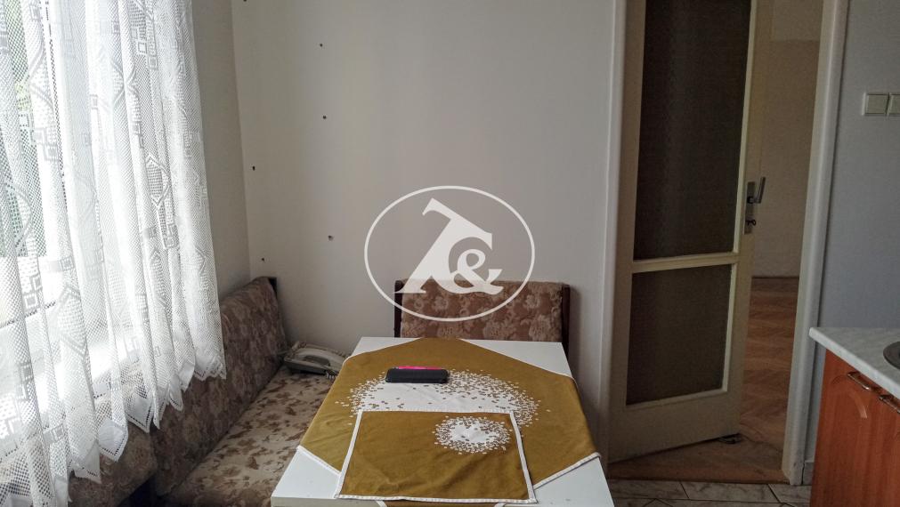 PRÍJEMNÝ 2-IZB.BYT, TEHLOVÝ DOM, NEPRECHODNÉ IZBY, KÚPOU VOĽNÝ, HANÁCKA UL.