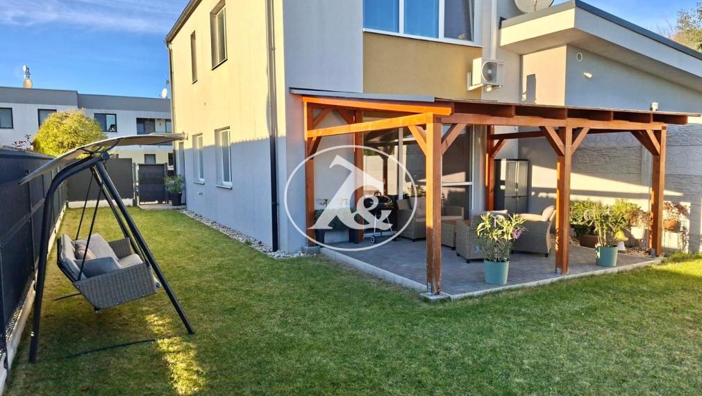 Rodinný dom, ktorý má všetko: priestor, záhradu, parking aj kľud pre rodinné bývanie