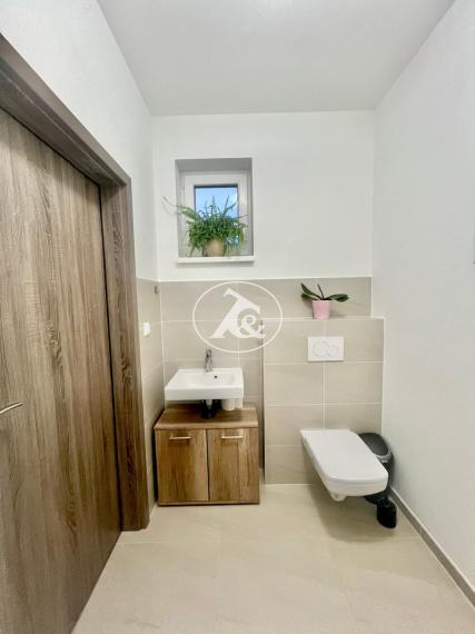 Rodinný dom, ktorý má všetko: priestor, záhradu, parking aj kľud pre rodinné bývanie