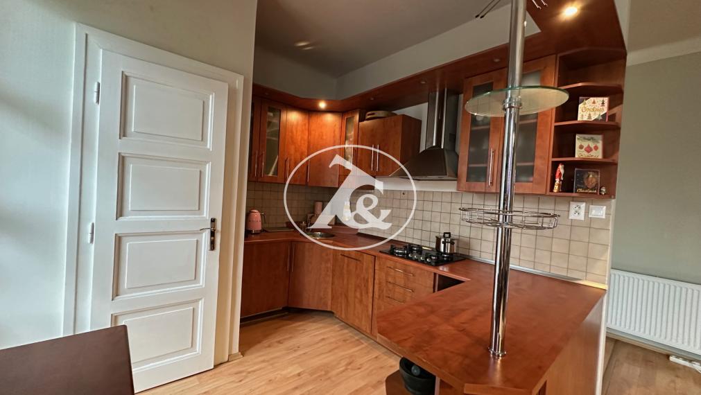 Predaj nadčasového  2-izbového  bytu po kompletnej rekonštrukcii v srdci Starého Mesta – Dobrovského ul.