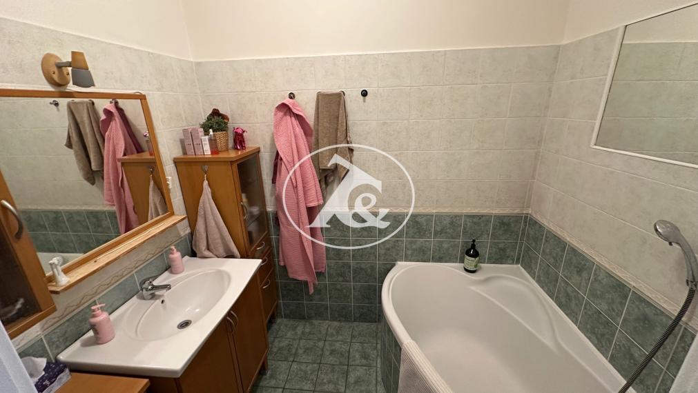 Predaj nadčasového  2-izbového  bytu po kompletnej rekonštrukcii v srdci Starého Mesta – Dobrovského ul.