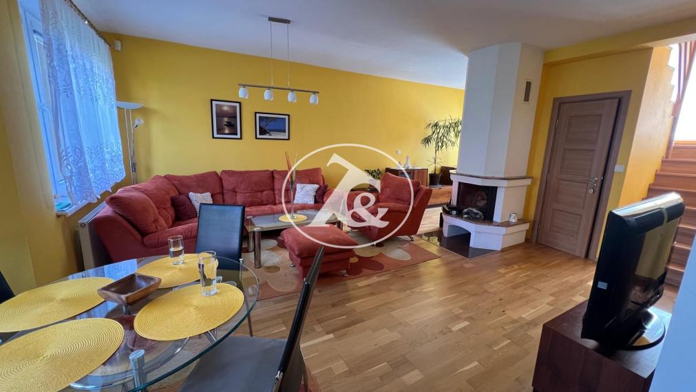 PREDAJ NÁDHERNÉHO 4,5-IZB. 2-PODLAŽNÉHO RODINNÉHO DOMU S GARÁŽOU A ZÁHRADOU V TICHOM PROSTREDÍ (CHORVÁTSKY GROB)