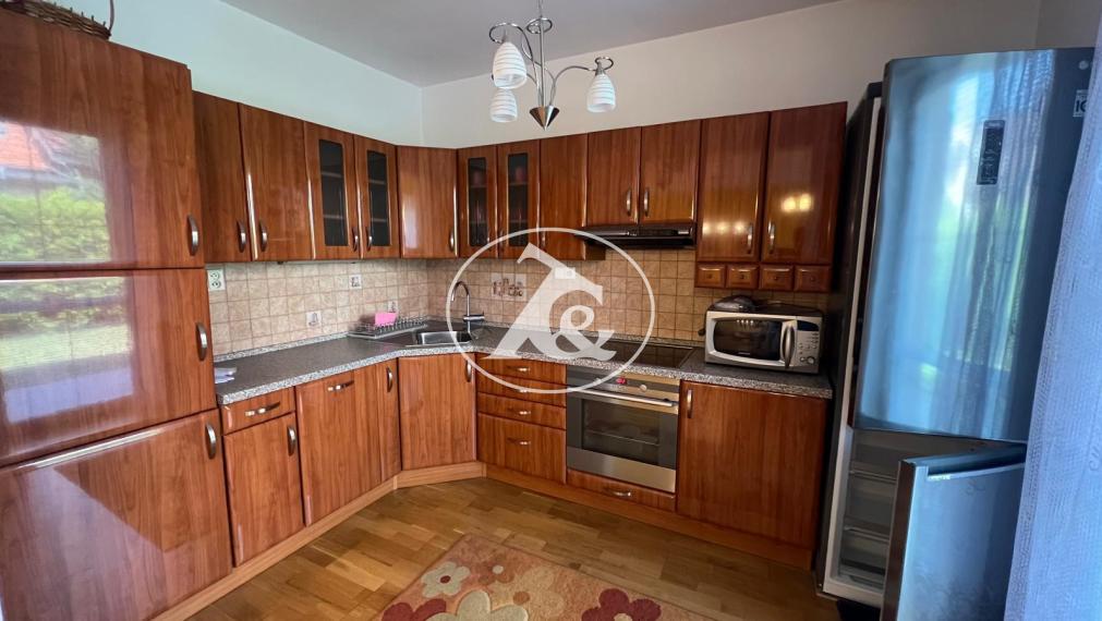 PREDAJ NÁDHERNÉHO 4,5-IZB. 2-PODLAŽNÉHO RODINNÉHO DOMU S GARÁŽOU A ZÁHRADOU V TICHOM PROSTREDÍ (CHORVÁTSKY GROB)