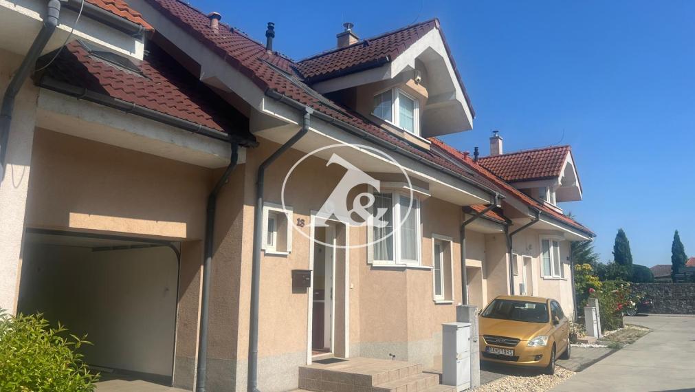 PREDAJ NÁDHERNÉHO 4,5-IZB. 2-PODLAŽNÉHO RODINNÉHO DOMU S GARÁŽOU A ZÁHRADOU V TICHOM PROSTREDÍ (CHORVÁTSKY GROB)