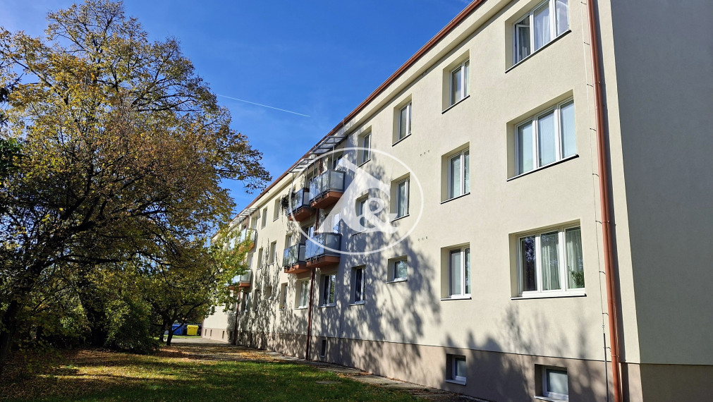 PRÍJEMNÝ 2-IZB.BYT, TEHLOVÝ DOM, NEPRECHODNÉ IZBY, KÚPOU VOĽNÝ, HANÁCKA UL.