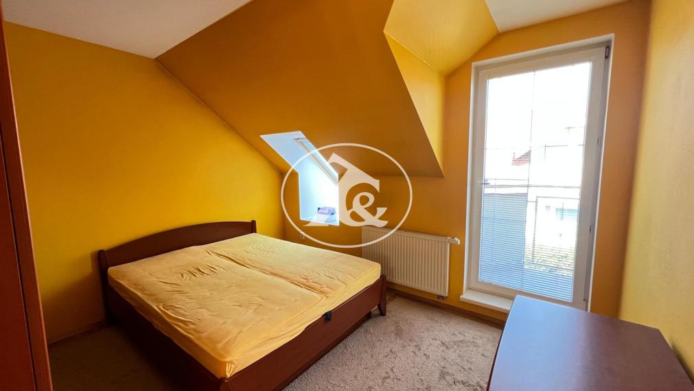 PRENÁJOM NÁDHERNÉHO 4,5-IZB. 2-PODLAŽNÉHO RODINNÉHO DOMU S GARÁŽOU A ZÁHRADOU V TICHOM PROSTREDÍ (CHORVÁTSKY GROB)