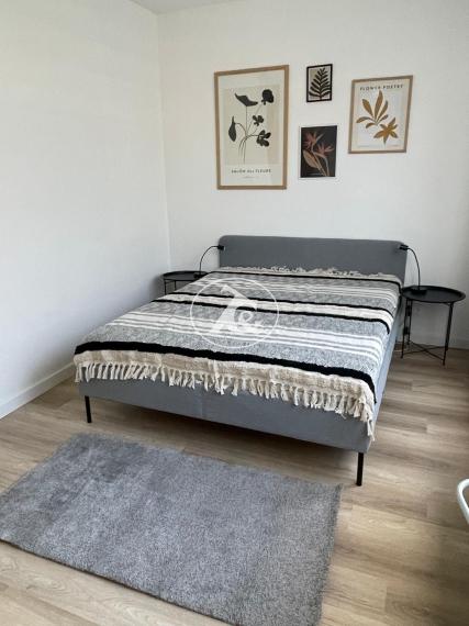 Prenájom moderného 2-izbového bytu s terasou a parkovaním