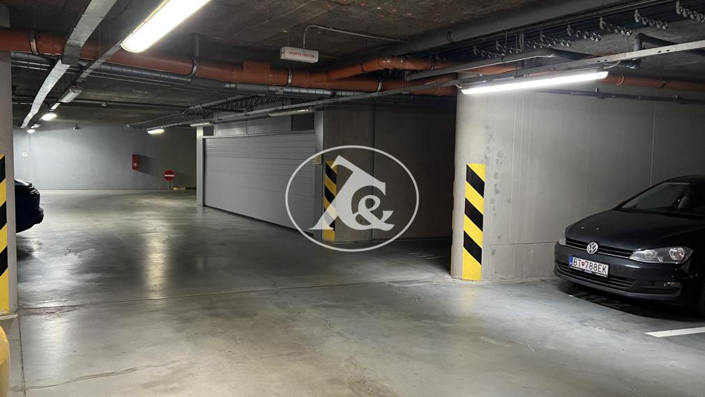 PRENÁJOM LUKRATÍVNEHO VNÚTORNÉHO PARKOVACIEHO MIESTA V PROJEKTE 3 VEŽE NA BAJKALSKEJ ULICI