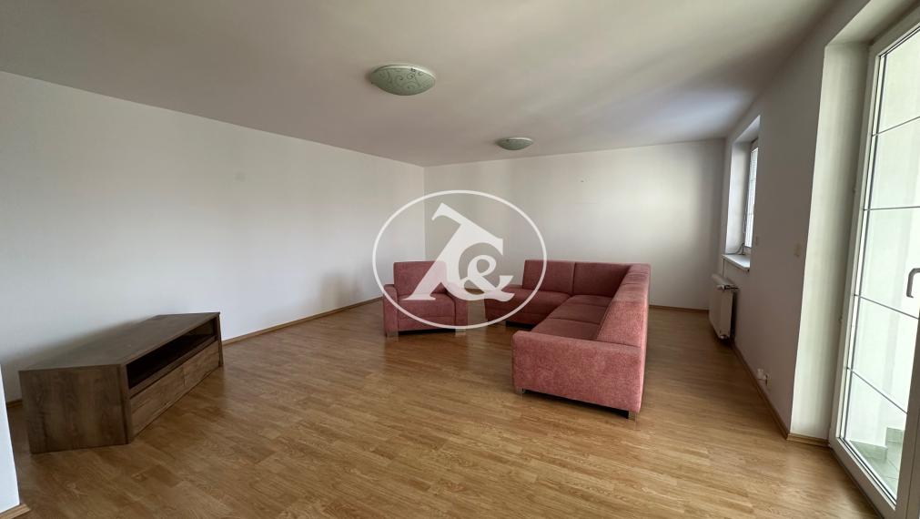 Pohodlné rodinné bývanie: Priestranný 3-izbový byt s potenciálom 4 izieb na predaj v Lamači na Bakošovej ul.