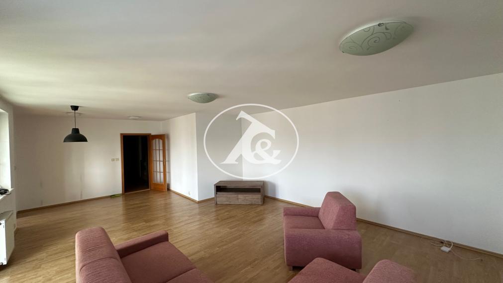 Pohodlné rodinné bývanie: Priestranný 3-izbový byt s potenciálom 4 izieb na predaj v Lamači na Bakošovej ul.