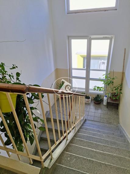 PRÍJEMNÝ 2-IZB.BYT, TEHLOVÝ DOM, NEPRECHODNÉ IZBY, KÚPOU VOĽNÝ, HANÁCKA UL.