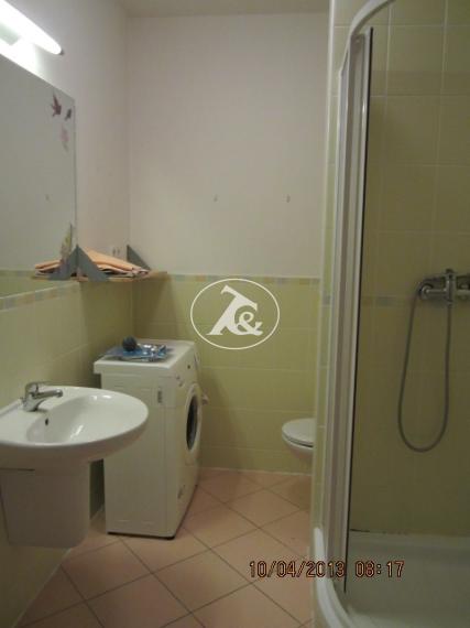 PRÍJEMNÝ TICHÝ 2-IZB.BYT V NOVOSTAVBE NA TOMAŠIKOVEJ UL., ZARIADENÝ, LOGGIA