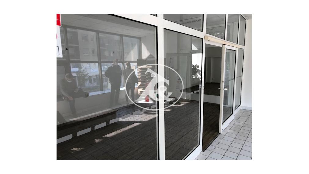 Priestor 36,6 m2 - dve miestnosti - na poschodí v AFK !