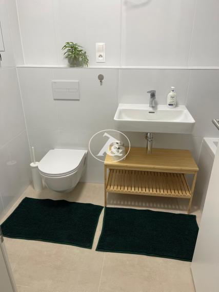 Predaj 2-izbového bytu s loggiou, pivnicou a parkovaním – projekt Zelené Záluhy