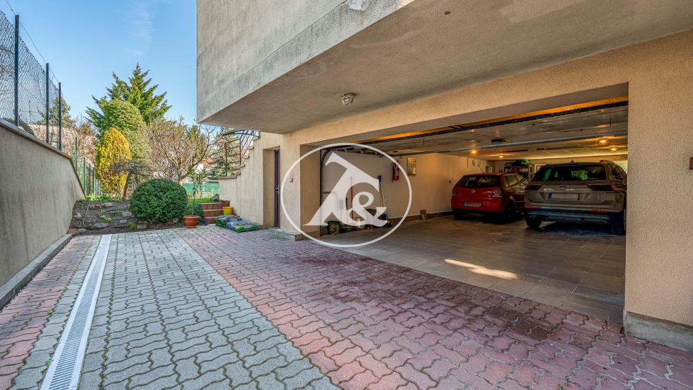 Ponúkame  na predaj výnimočnú vilu na prestížnej adrese Bratislavy o výmere 821 m² a úžitkovou plochou 750 m²