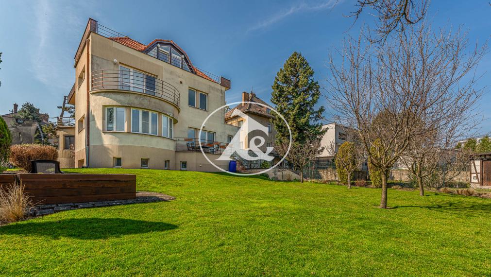 Ponúkame  na predaj výnimočnú vilu na prestížnej adrese Bratislavy o výmere 821 m² a úžitkovou plochou 750 m²