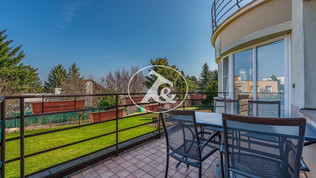 Ponúkame  na predaj výnimočnú vilu na prestížnej adrese Bratislavy o výmere 821 m² a úžitkovou plochou 750 m²