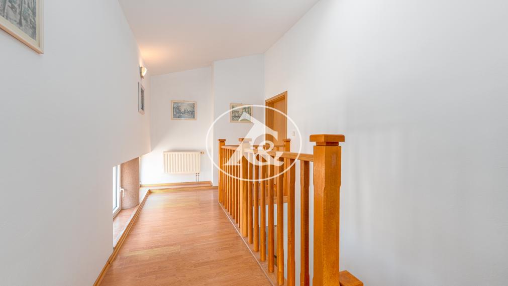 Ponúkame  na predaj výnimočnú vilu na prestížnej adrese Bratislavy o výmere 821 m² a úžitkovou plochou 750 m²