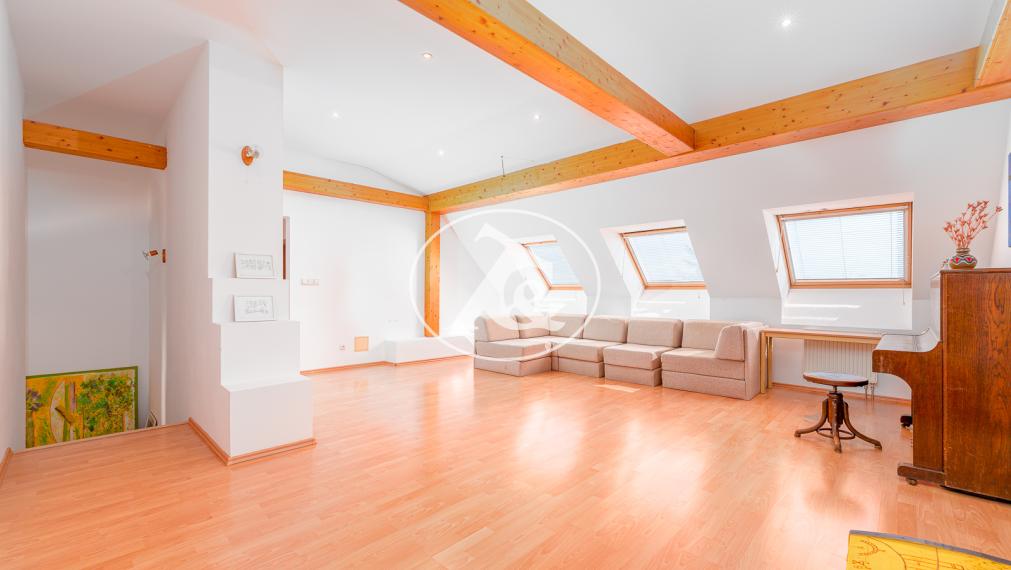 Ponúkame  na predaj výnimočnú vilu na prestížnej adrese Bratislavy o výmere 821 m² a úžitkovou plochou 750 m²