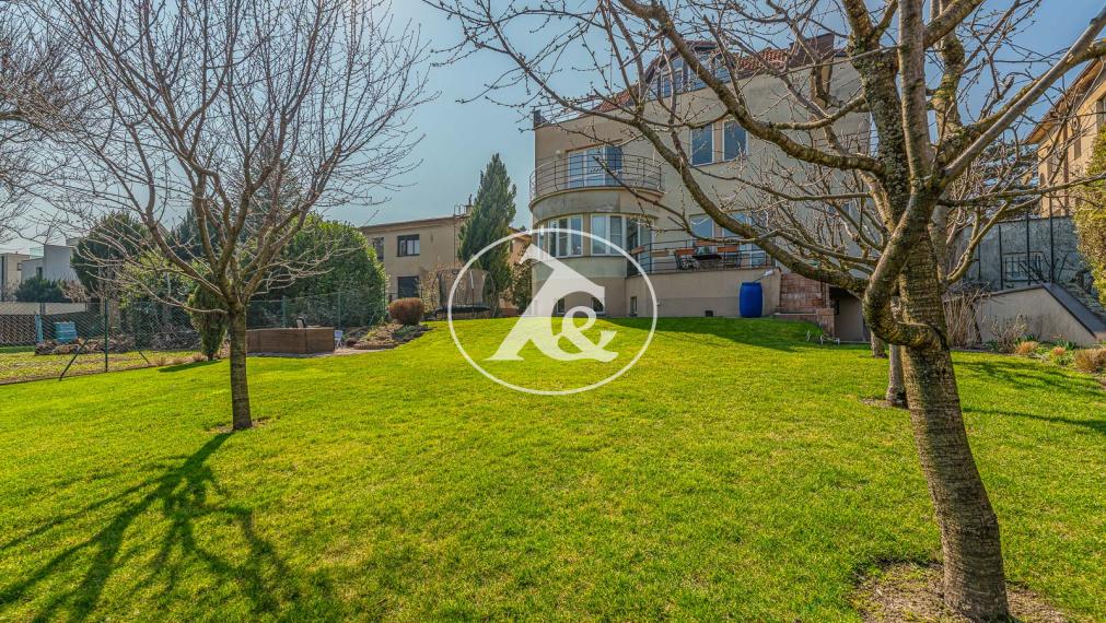 Ponúkame  na predaj výnimočnú vilu na prestížnej adrese Bratislavy o výmere 821 m² a úžitkovou plochou 750 m²