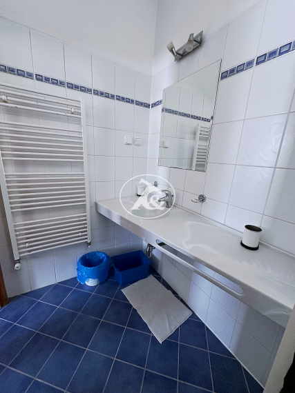 Nadčasový 2-izbový byt po rekonštrukcii v Starom Meste – Obchodná ul.