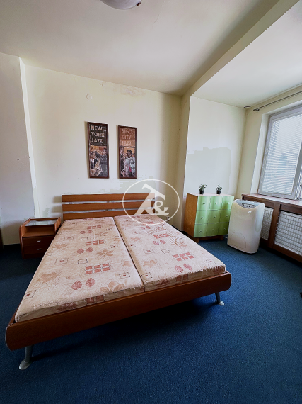 Nadčasový 2-izbový byt po rekonštrukcii v Starom Meste – Obchodná ul.