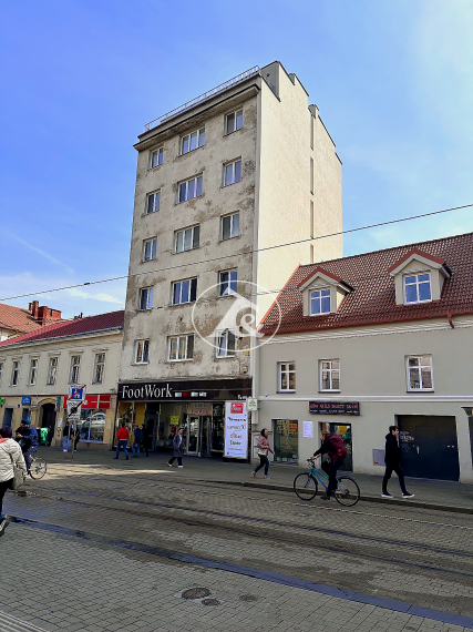 Nadčasový 2-izbový byt po rekonštrukcii v Starom Meste – Obchodná ul.