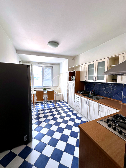 Nadčasový 2-izbový byt po rekonštrukcii v Starom Meste – Obchodná ul.