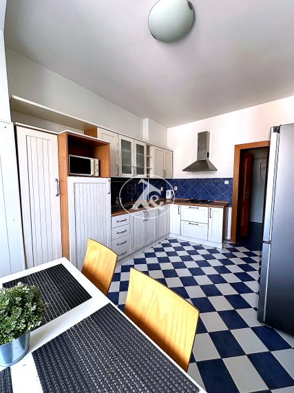 Nadčasový 2-izbový byt po rekonštrukcii v Starom Meste – Obchodná ul.